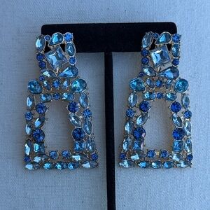Gorgeous blue dangle pierced earrings - NWOT